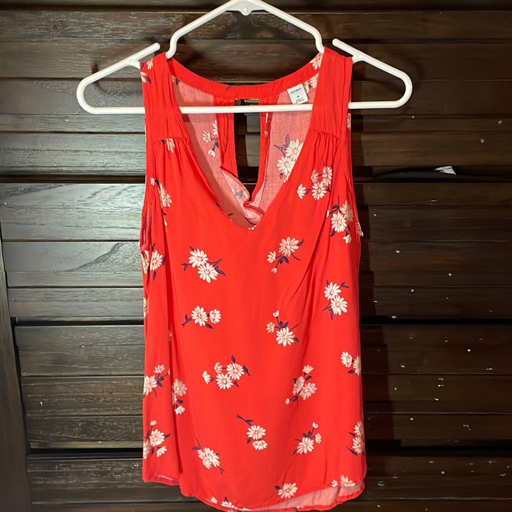 Old Navy Medium Red blouse with daisies, peephole back